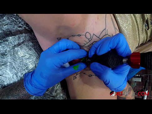❤️ Äärimmäisen tatuoitu hottie Sully Savage sai tatuoinnin klitorikseen ❤️ Vittu video at porn fi.pornovore.ru ❤